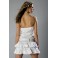 Robe courte de cocktail blanche, dos nu, volant&eacute;e au bas de la robe avec ceinture